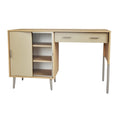 Technische titel in het Nederlands: **Moderne houten bureau met schuifdeur en lades**